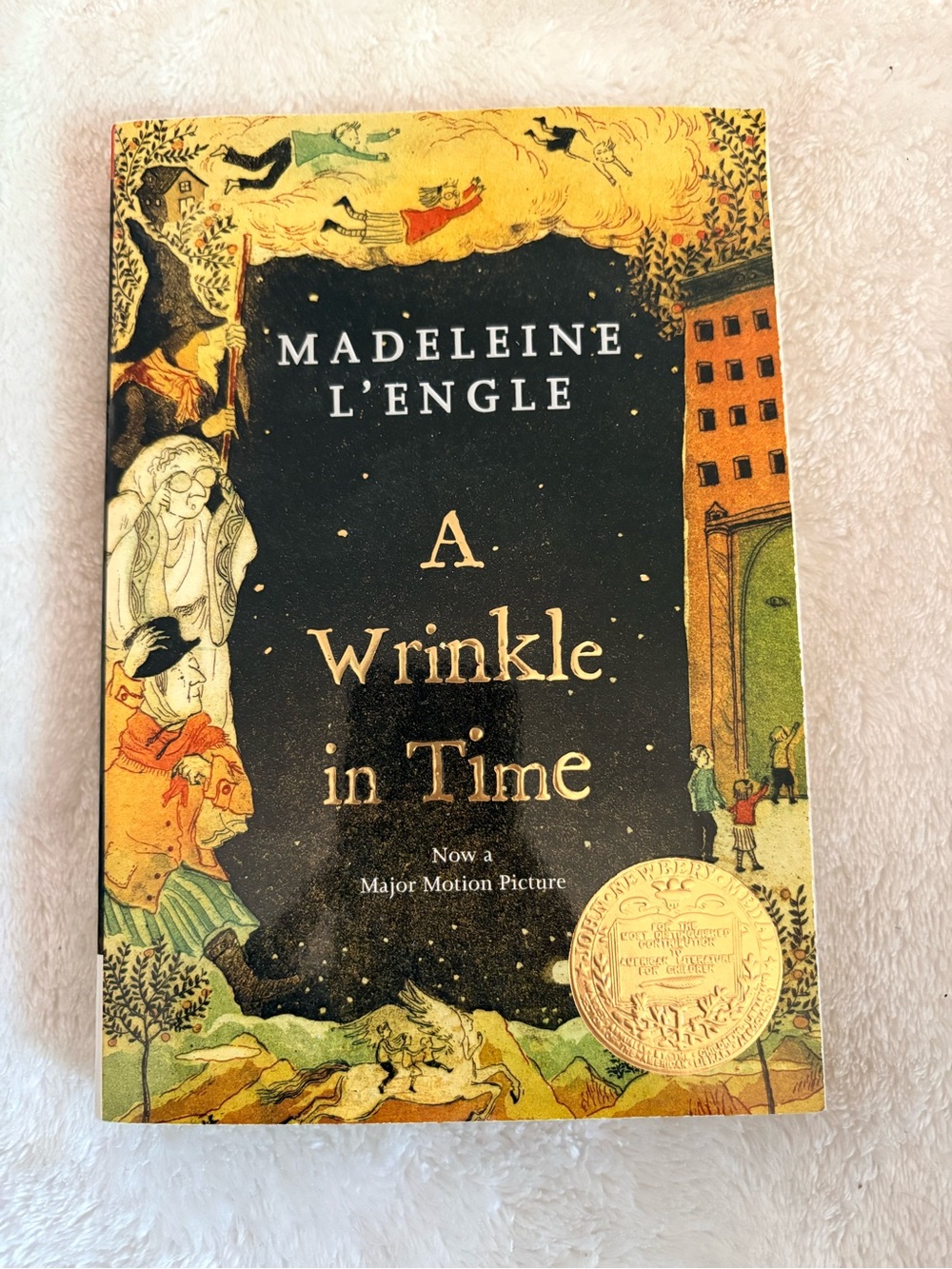 Madeleine L'Engle A Wrinkle in Time — Illustrated Book, Black & Gold Cover